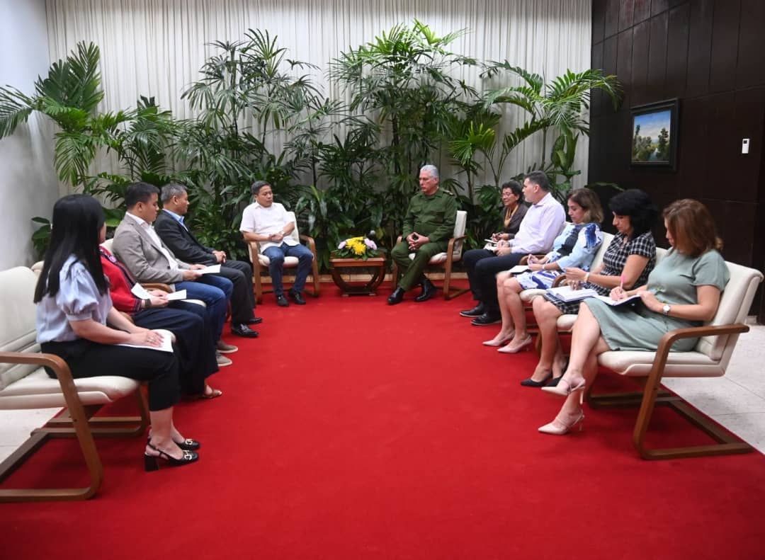 PRESIDENTE DE CUBA DIALOGA CON REPRESENTANTES DE EMPRESA VIETNAMITA